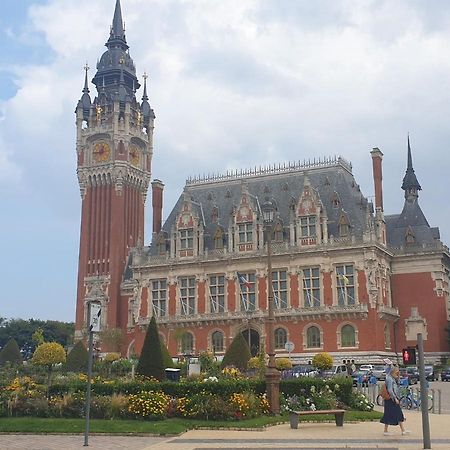 Maison A Deux Pas De L'Hotel De Ville Calais Exterior photo