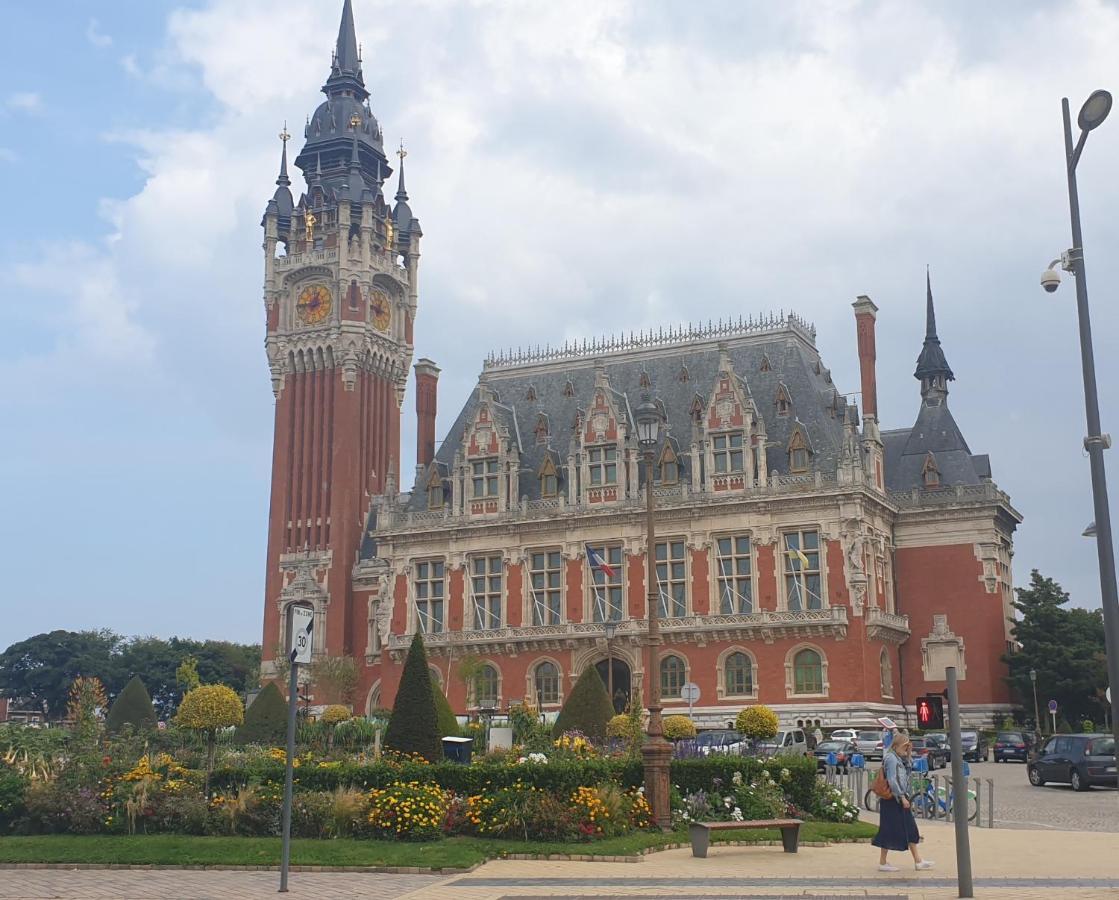 Maison A Deux Pas De L'Hotel De Ville Calais Exterior photo